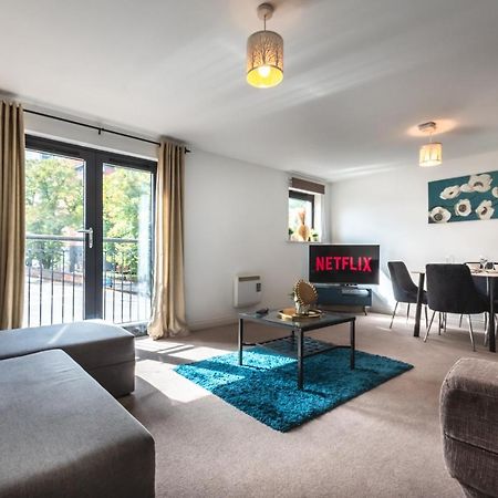 Best Price! Large Spacious 2 Bed Apartment - King Size Or Single Beds, Sofabeds, Smart Tvs, Free Parking Саутхамптън Екстериор снимка