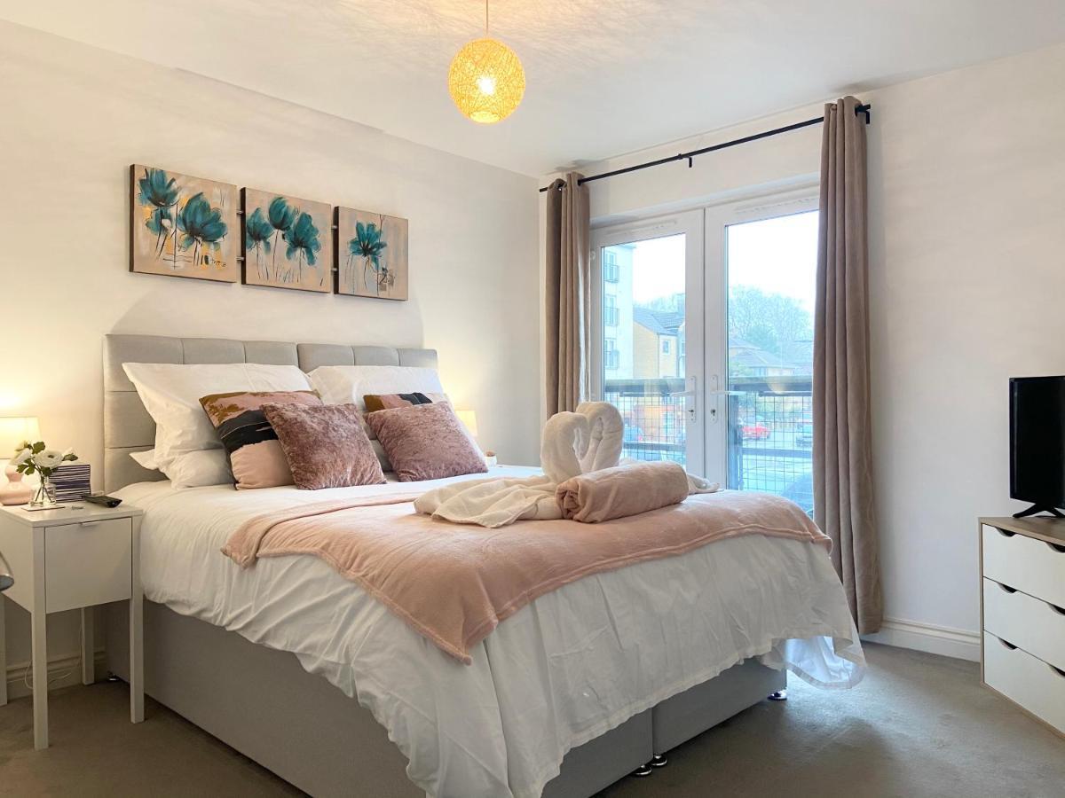 Best Price! Large Spacious 2 Bed Apartment - King Size Or Single Beds, Sofabeds, Smart Tvs, Free Parking Саутхамптън Екстериор снимка