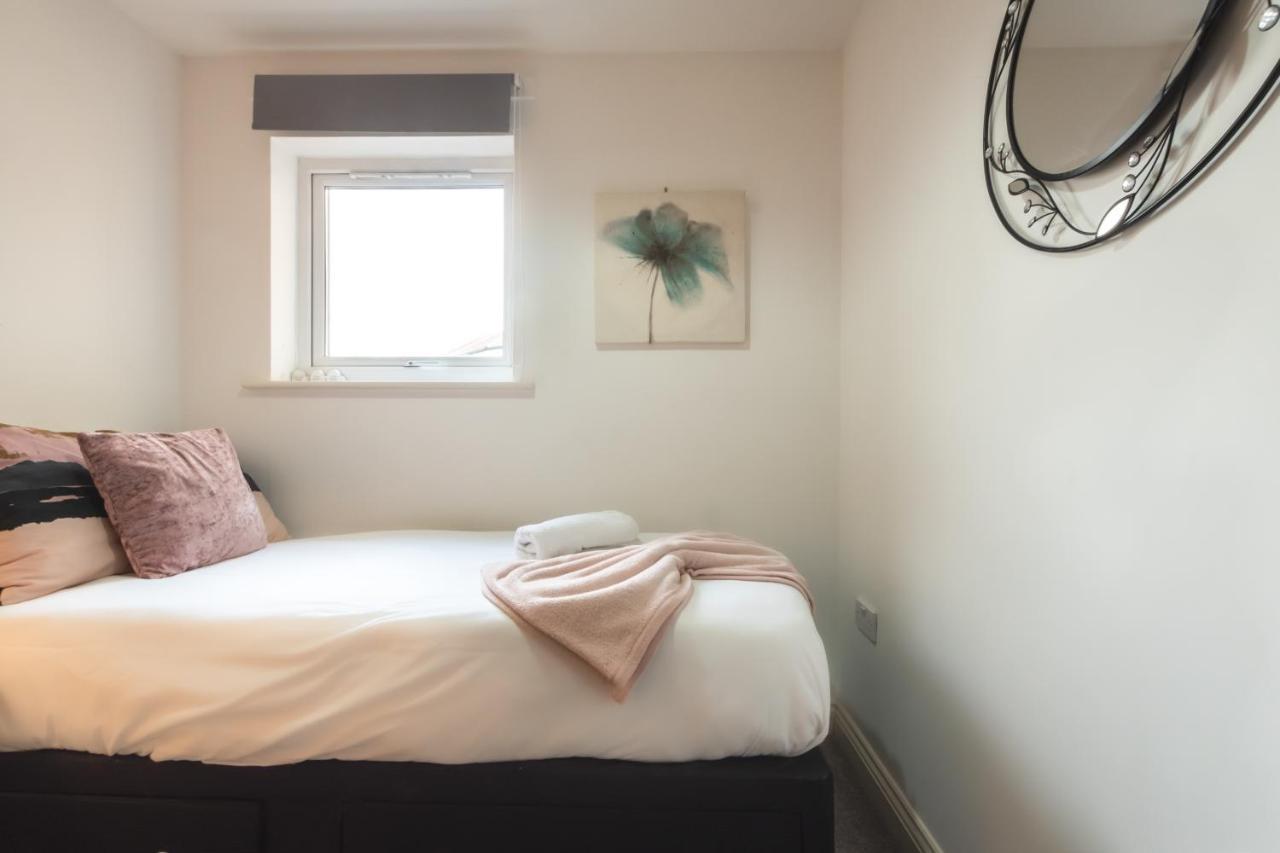 Best Price! Large Spacious 2 Bed Apartment - King Size Or Single Beds, Sofabeds, Smart Tvs, Free Parking Саутхамптън Екстериор снимка
