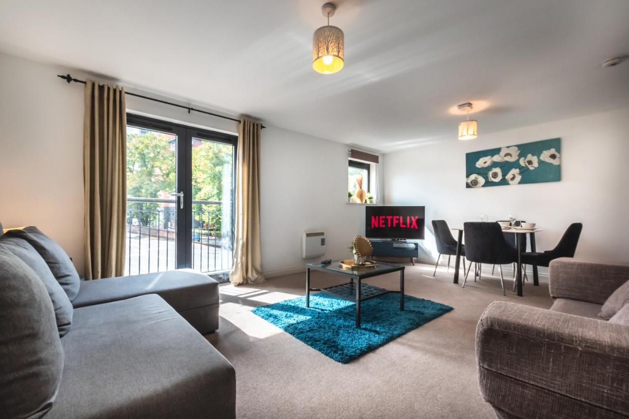 Best Price! Large Spacious 2 Bed Apartment - King Size Or Single Beds, Sofabeds, Smart Tvs, Free Parking Саутхамптън Екстериор снимка