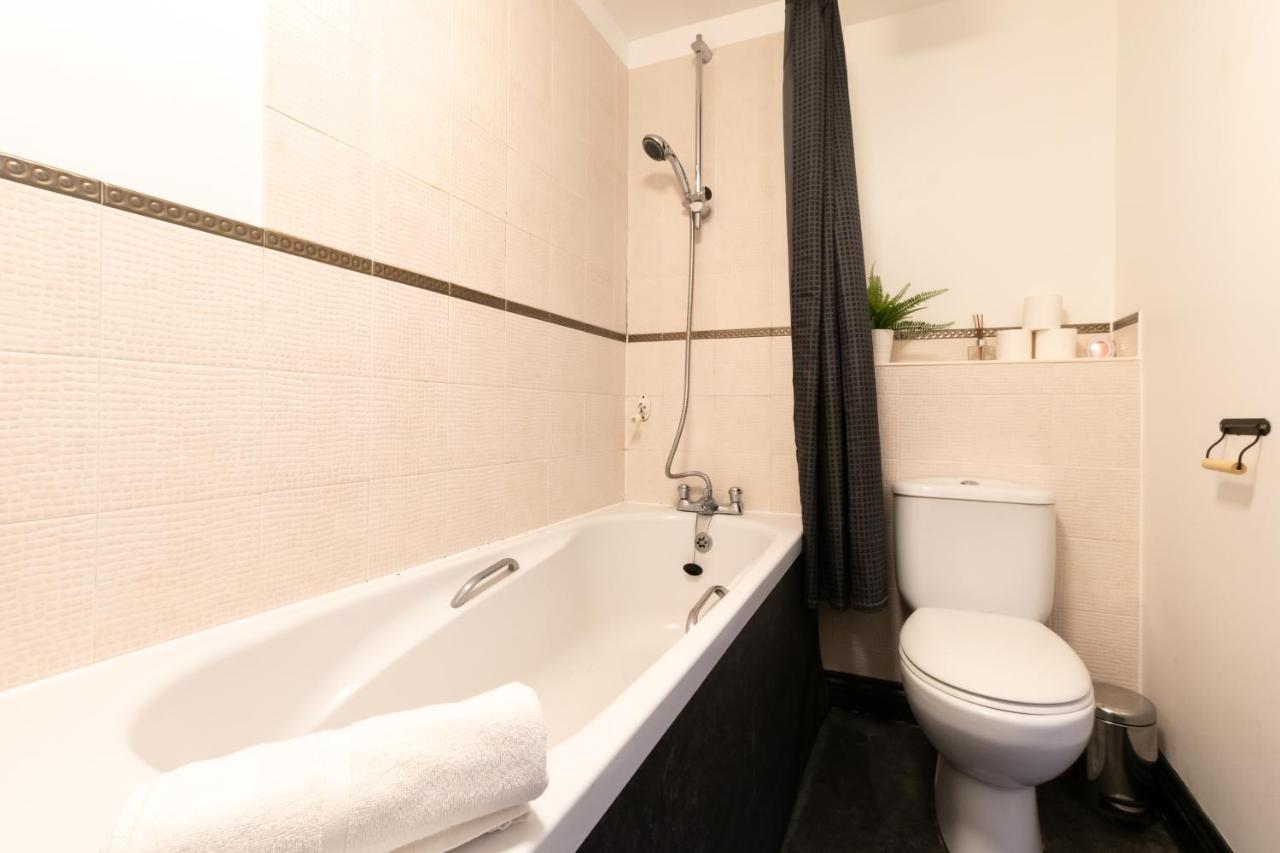 Best Price! Large Spacious 2 Bed Apartment - King Size Or Single Beds, Sofabeds, Smart Tvs, Free Parking Саутхамптън Екстериор снимка