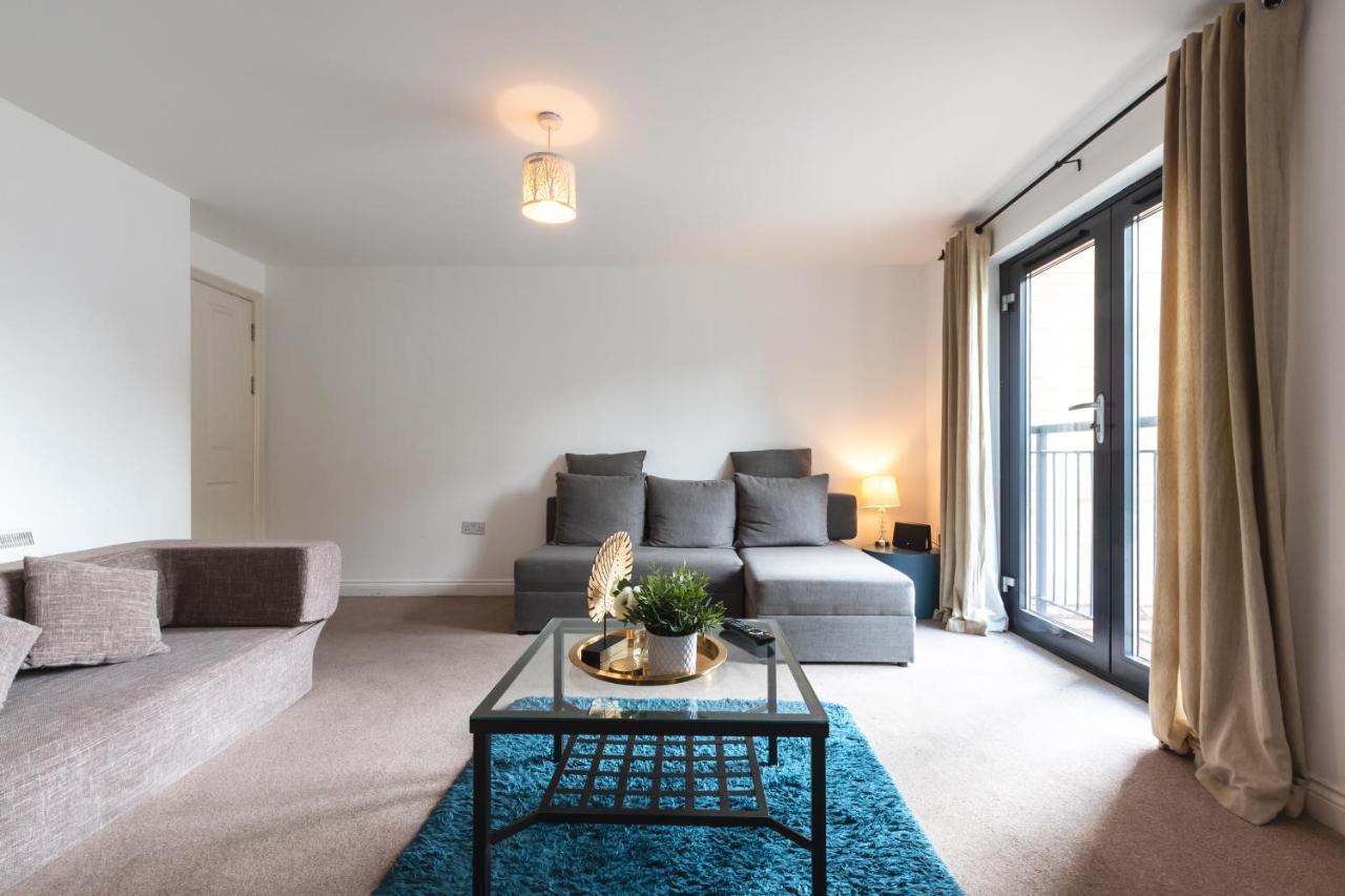 Best Price! Large Spacious 2 Bed Apartment - King Size Or Single Beds, Sofabeds, Smart Tvs, Free Parking Саутхамптън Екстериор снимка