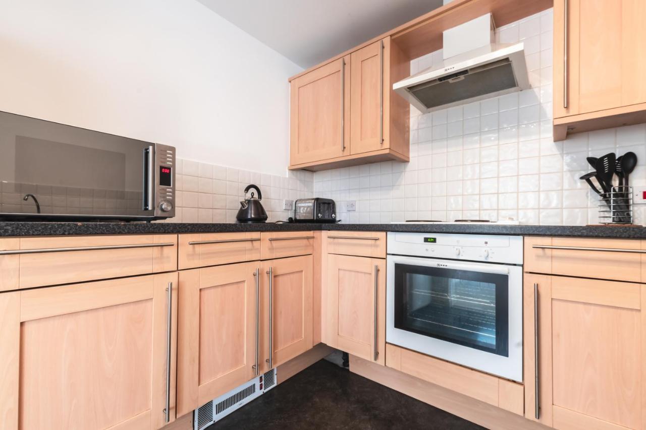 Best Price! Large Spacious 2 Bed Apartment - King Size Or Single Beds, Sofabeds, Smart Tvs, Free Parking Саутхамптън Екстериор снимка