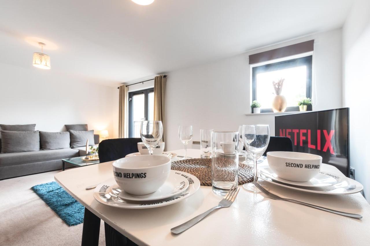 Best Price! Large Spacious 2 Bed Apartment - King Size Or Single Beds, Sofabeds, Smart Tvs, Free Parking Саутхамптън Екстериор снимка