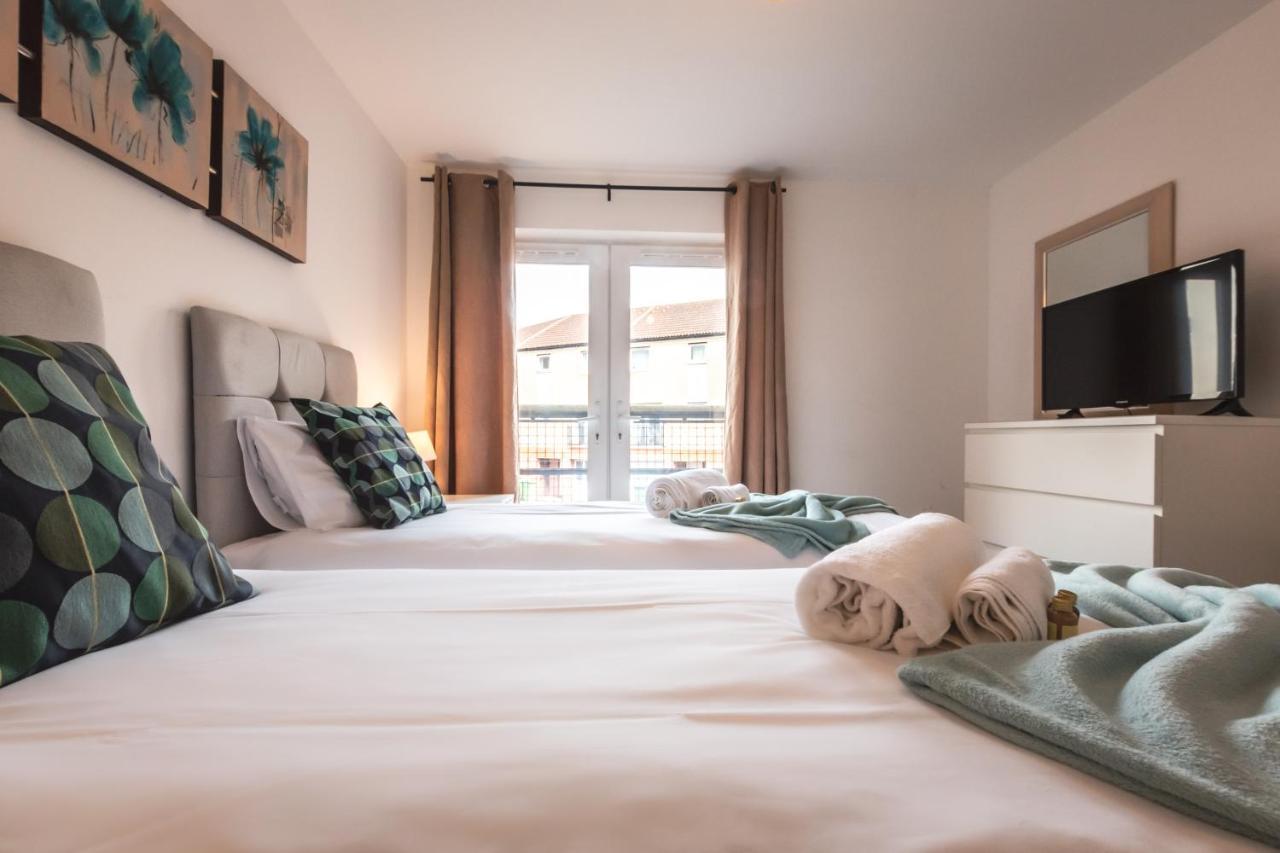 Best Price! Large Spacious 2 Bed Apartment - King Size Or Single Beds, Sofabeds, Smart Tvs, Free Parking Саутхамптън Екстериор снимка